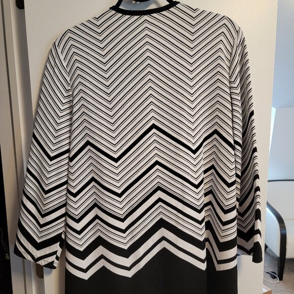 St. John knit suit, open front w black pencil skirt - Picture 2 of 4